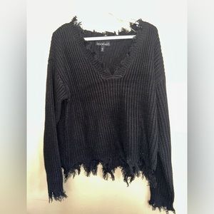 NWT Derek Heart Long Sleeve Distressed Sweater Size Medium